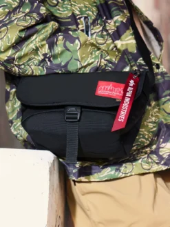 ALPHA X MANHATTAN PORTAGE NYLON MESSENGER BAG SM