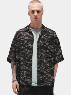 CAMO RELAXED CAMP SHORT SLEEVE SHIRT