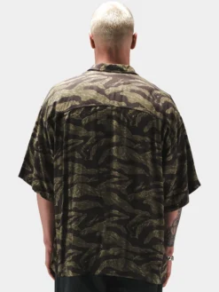 CAMO RELAXED CAMP SHORT SLEEVE SHIRT