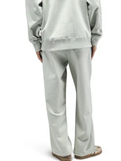 ESSENTIAL FRENCH TERRY SWEATPANT