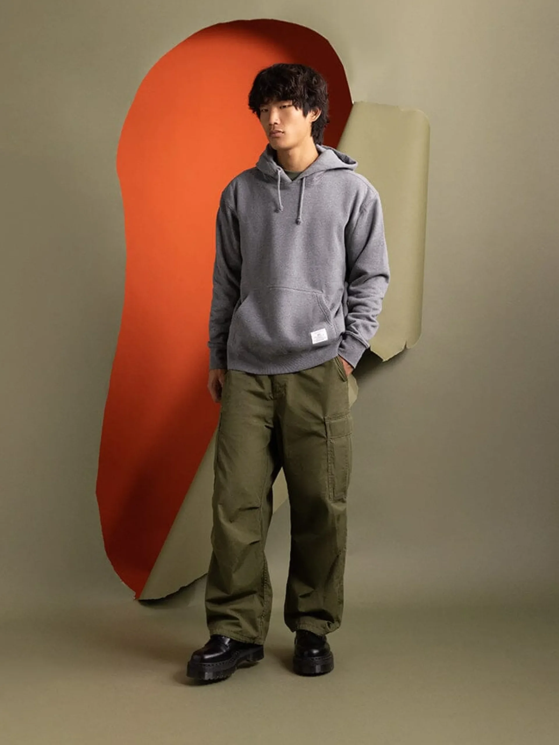 ESSENTIAL HOODIE