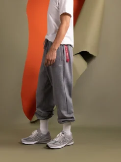 ESSENTIAL SWEATPANTS