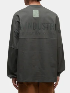 UNFRM LONG-SLEEVED GRAPHIC TEE