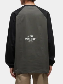 UNFRM LONG-SLEEVED RAGLAN T-SHIRT